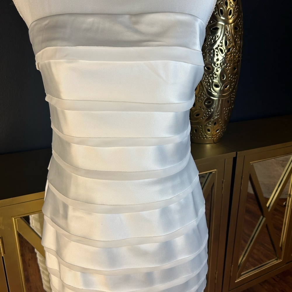NWT White House Black Market  Strapless White Satin Cocktail Dress – Size 6 - Picture 4 of 8
